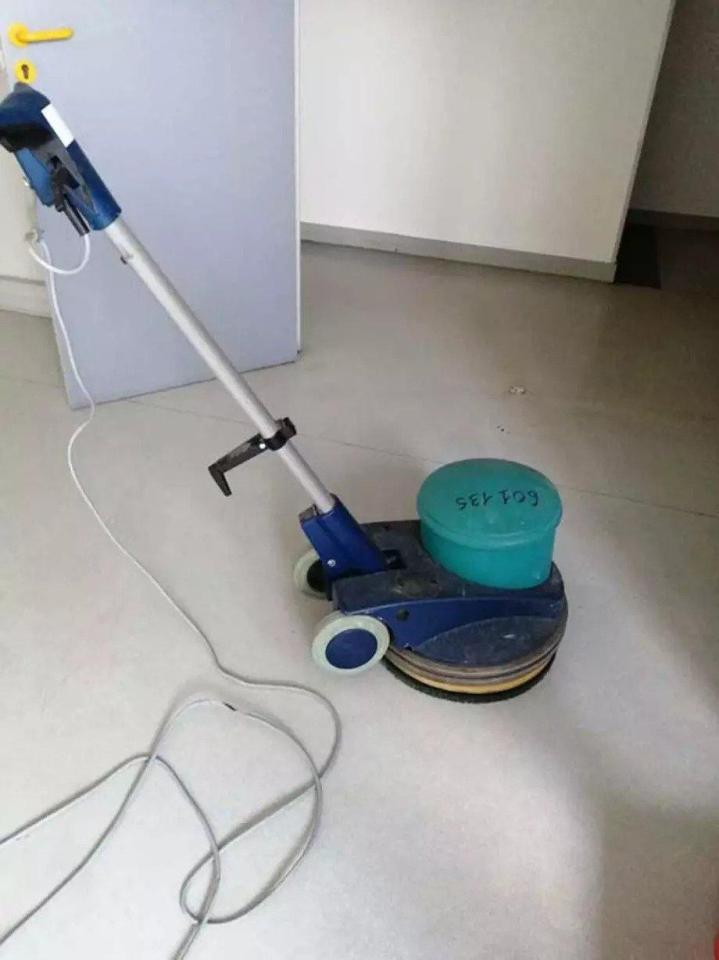 Entreprise de nettoyage, Bouguenais